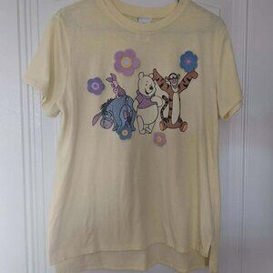 Dinsey Womens Size M Yellow Winnie the Pooh Embroidered Short Sleeve Shirt - EUC